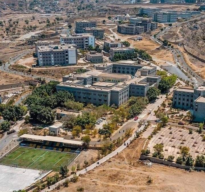 مصدر أكاديمي يستنكر عقد اجتماع مجلس جامعة تعز في عدن ويطالب بعودة رئيس الجامعة