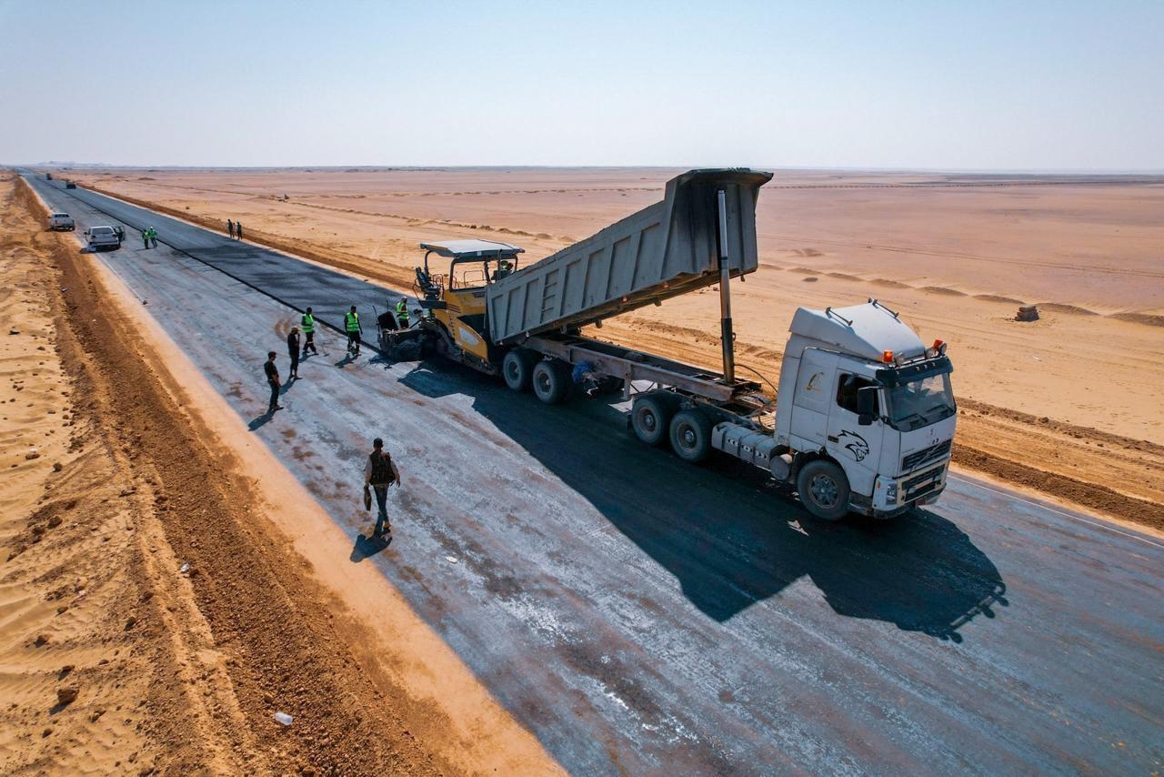 استئناف أعمال إعادة تأهيل طريق العبر الدولي بعد تدخل وساطات لحل الأزمة مع القبائل