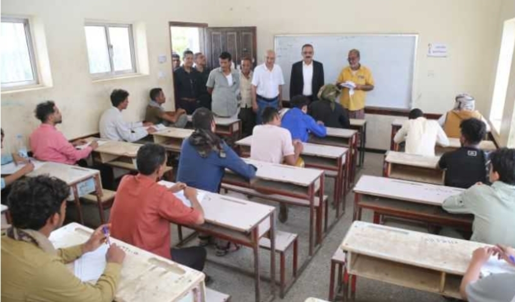 العامر ومحمود يدشنان امتحانات الثانوية العامة في المخا 
