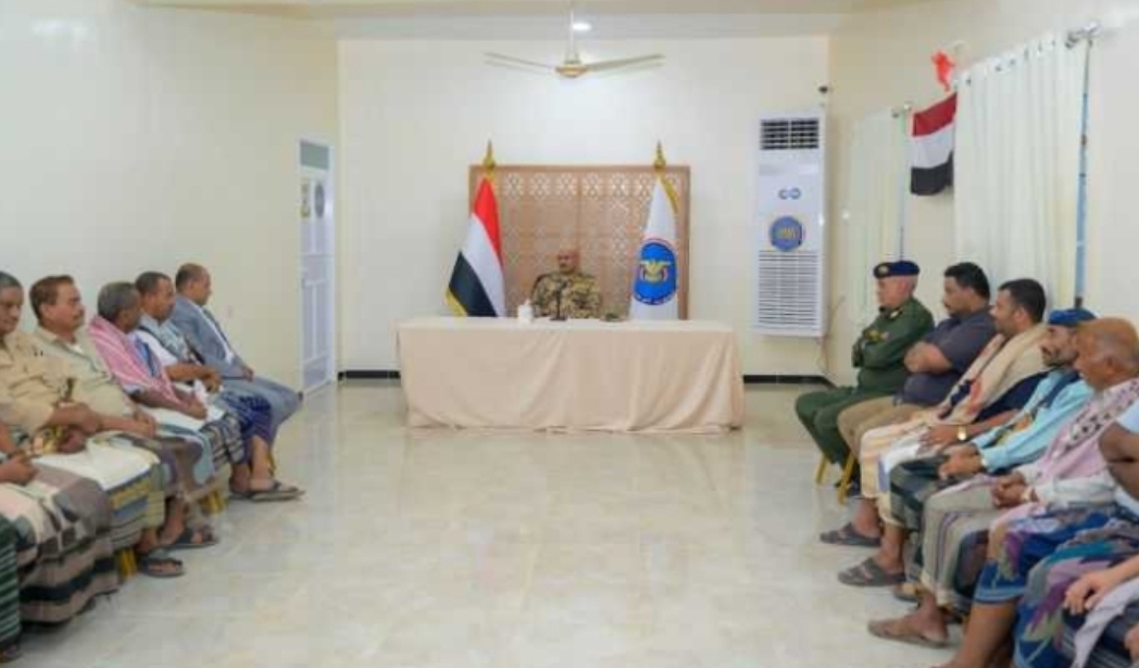 أعلن عن مشاريع تعليمية في المخا.. طارق صالح: سنعاود العمل بمشروع مياه الشيخ زايد لمدينة تعز