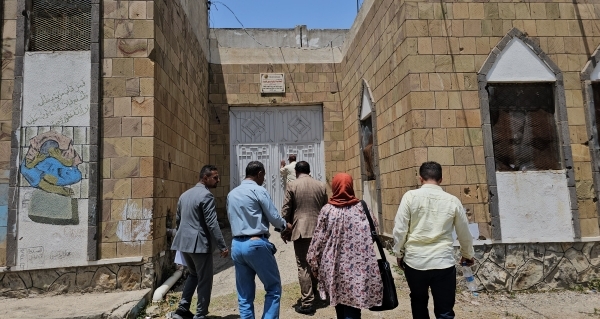 اللجنة الوطنية للتحقيق تطلع على أوضاع نزلاء السجن المركزي بتعز