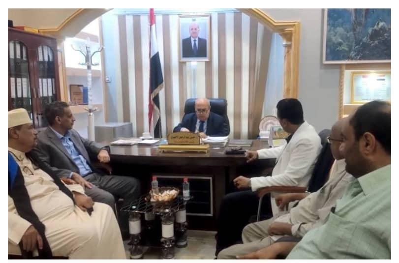 وزير الإدارة يتراس اجتماعًا بوكلاء وكوادر الوزارة ويشيد بمستوى الانضباط الوظيفي