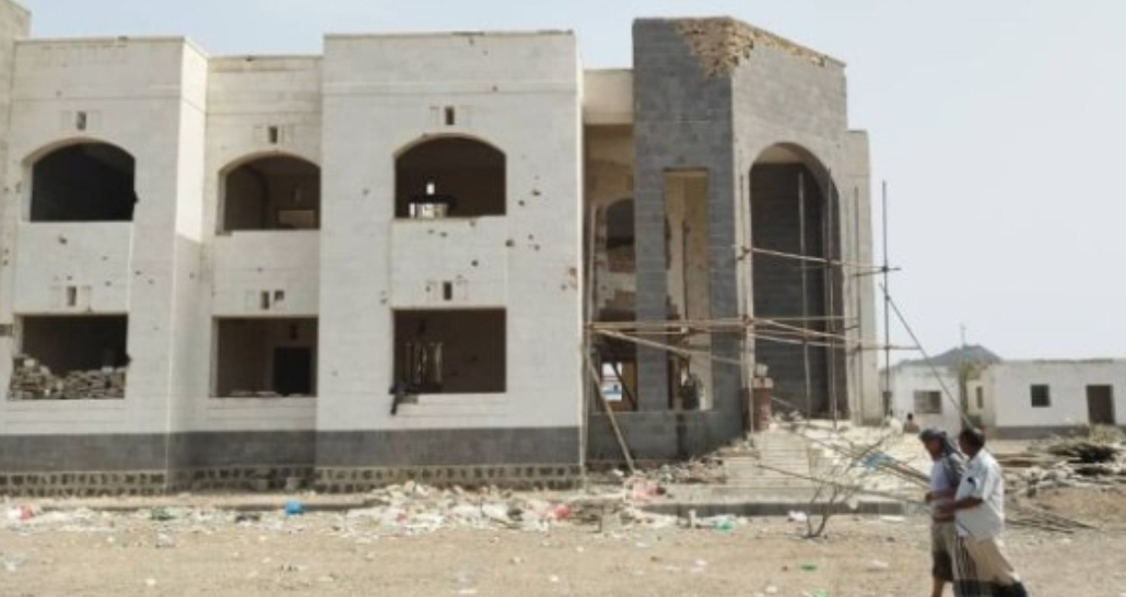 مدير عام ذو باب المندب يتفقد أعمال المرحلة الأولى لترميم وتأهيل المجمع الحكومي