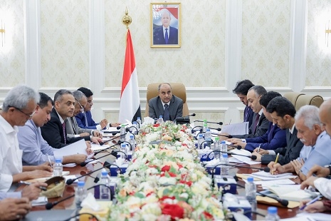 الاستدانة من التجار .. بن بريك : حلول اسعافية عاجلة لتوفير وقود لكهرباء عدن