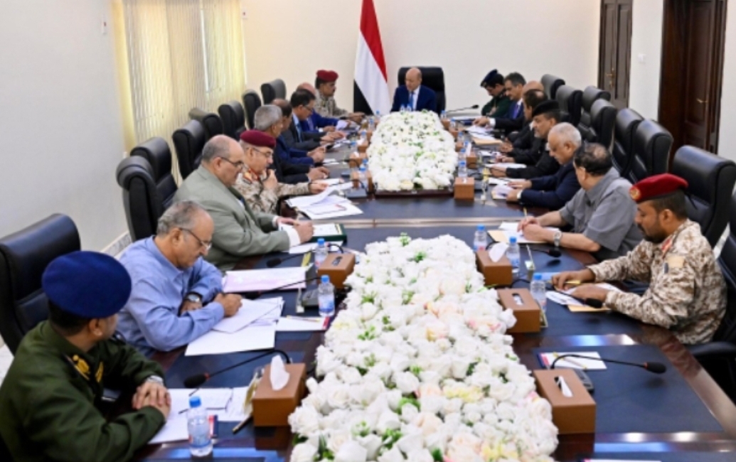 رئيس المجلس الرئاسي يعقد اجتماعا باللجنة الأمنية العليا ورؤساء السلطات المحلية في مسرح عمليات المنطقة العسكرية الرابعة
