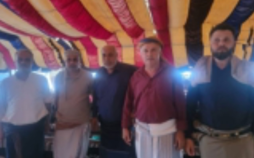 بتكليف من طارق صالح.. الخوداني يقدم واجب العزاء لأسرة الشيخ أحمد بن سعيد الرويشان