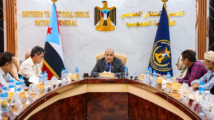الانتقالي : التدهور الخدمي والاقتصادي نتيجة لمماحكات سياسية معروفة