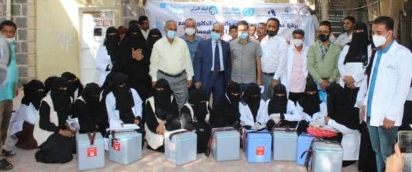 بعد أكثر من عام.. عاملون صحيون يشكون عدم صرف مستحقاتهم المالية من قبل مكتب الصحة بتعز