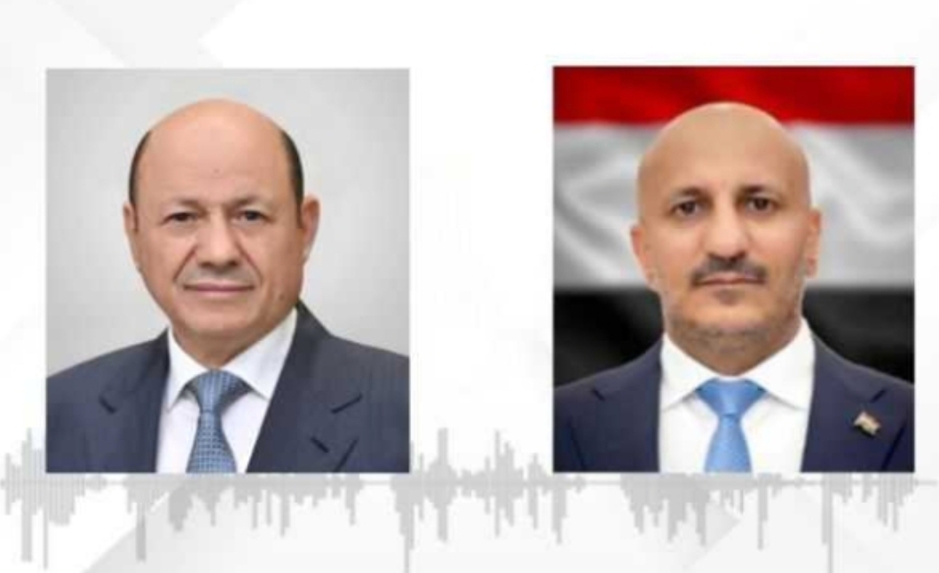 العميد طارق صالح يُجري اتصالًا هاتفيًا برئيس المجلس الرئاسي