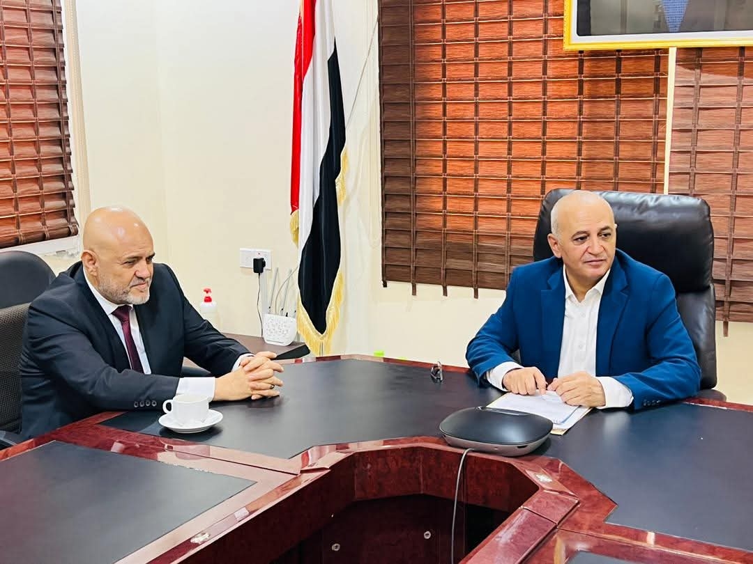 وزير المياه يناقش مع محافظ تعز أوضاع قطاع المياه وآليات استئناف ضخ المياه من الحقول الحيوية بالمحافظة