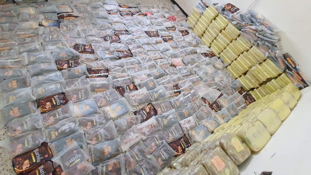 لحج: ضبط ثلاثة مهربين بحوزتهم مواد مخدرة