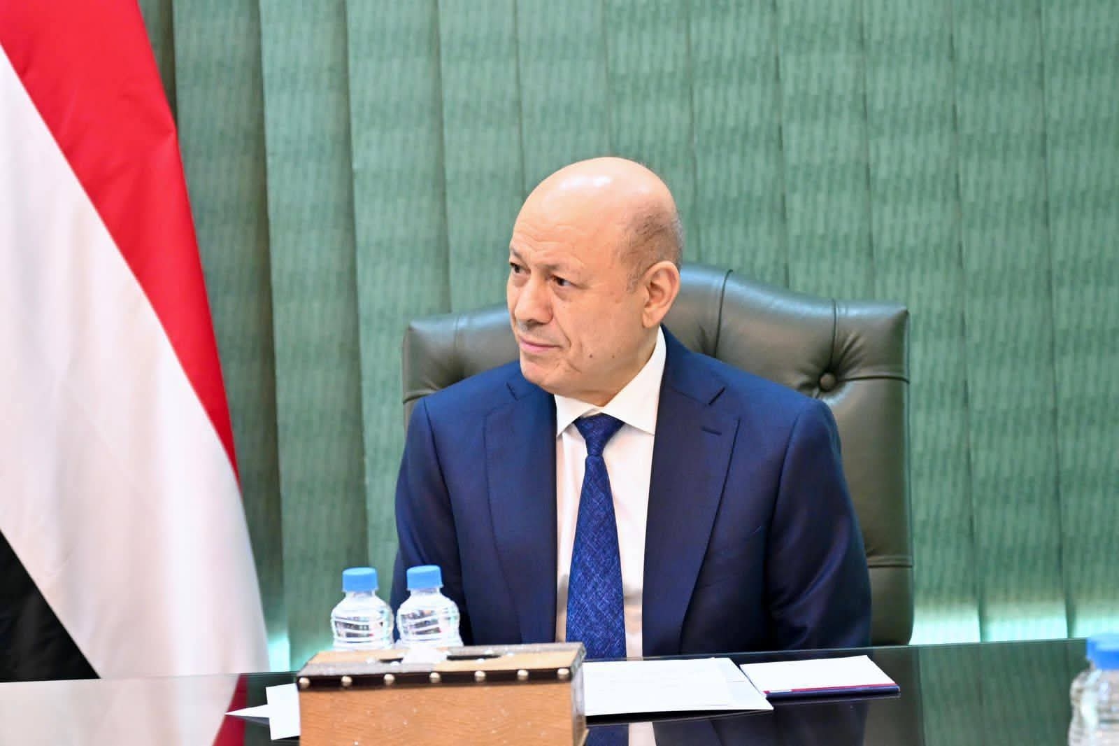 بين ظلام عدن وظمأ تعز .. فشل مجلس العليمي يفاقم أزمات المناطق المحررة