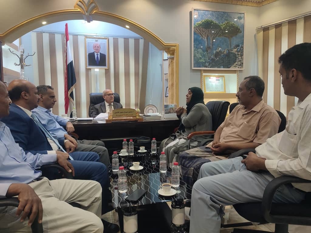 وزير الإدارة المحلية يناقش سبل تعزيز عمل صندوق النظافة والتحسين بمحافظة تعز