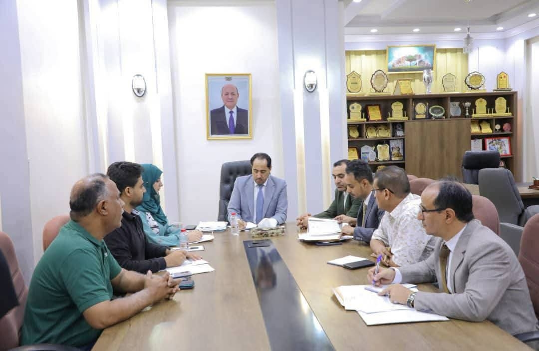 الوزير البكري يلتقي مع المهندس فؤاد فاضل مدير عام مكتب الشباب والرياضة في تعز.
