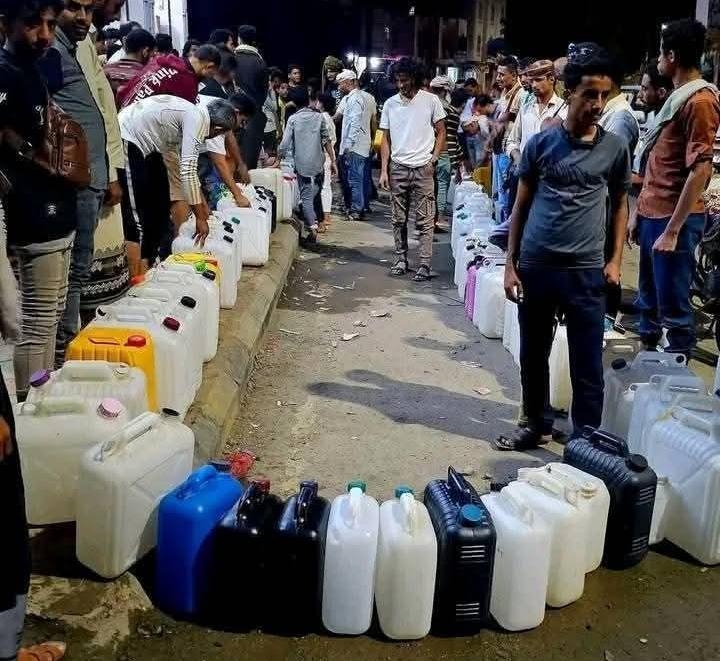 الحوثي والإخوان يتربحون من أزمة مياه تعز