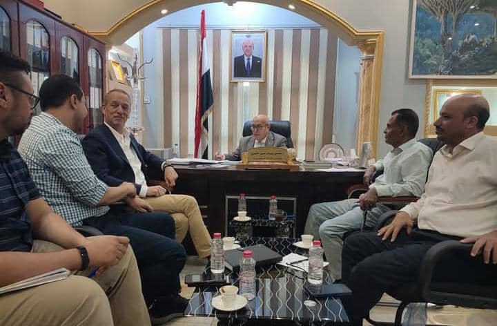 وزير الإدارة المحلية يبحث مع البرنامج الإنمائي دعم جهود التنمية في اليمن
