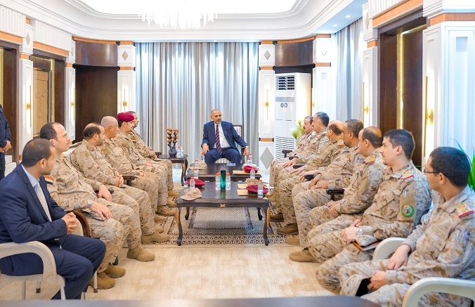 الزُبيدي في اجتماع عسكري : نحن اليوم أمام لحظة تاريخية وحاسمة يتوقف عليها مصير المنطقة برمتها