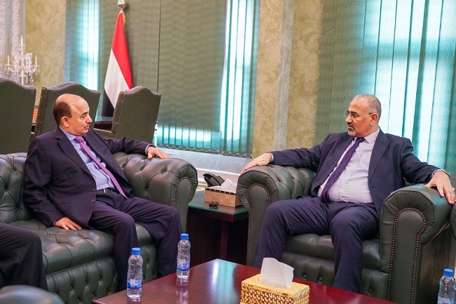 بلقائه مع رشاد "هائل سعيد" .. الزُبيدي يشدد على التعاطي العاجل للقطاع التجاري مع تحسّن أسعار الصرف