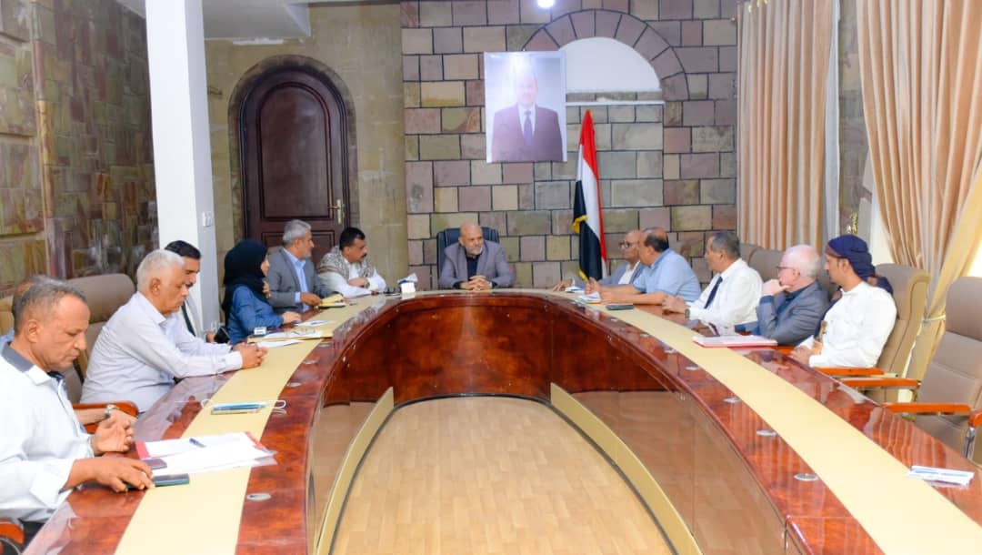 اجتماع بتعز يناقش التقارير المالية  للموارد والانفاق بالمحافظة