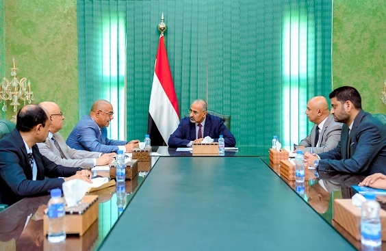 لقاءات للزُبيدي .. توسعة شاملة لـ "عدن نت" وتأمين تمويل إعادة تشغيل المصافي