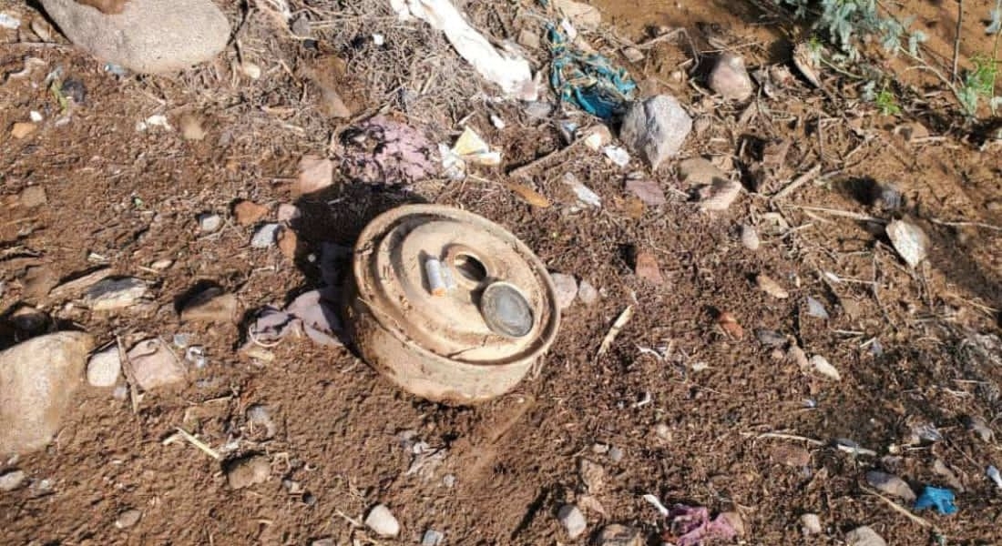 إصابة شاب ووالده بانفجار لغم أرضي في الحديدة