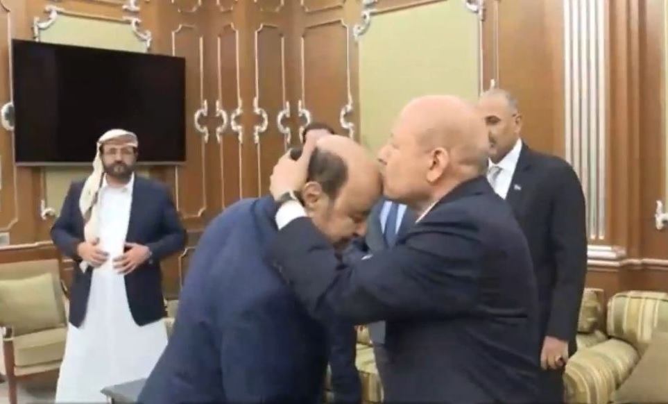إثارة ملف "كشوفات الاعاشة" .. لماذا يرفض المجلس الرئاسي معالجة إرث هادي؟