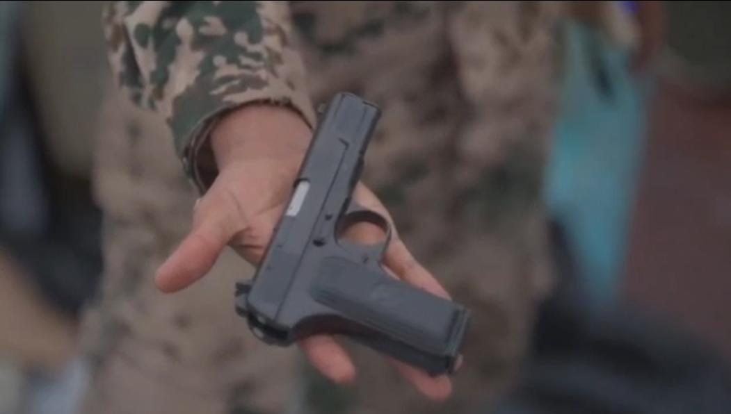 بحرية المقاومة الوطنية تضبط شحنة مسدسات مهربة في البحر الأحمر