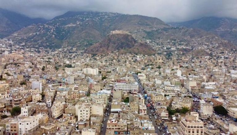 محافظ تعز يوجه باستكمال إخلاء المباني والمنشآت الحكومية المسيطر عليها مسلحي المحور