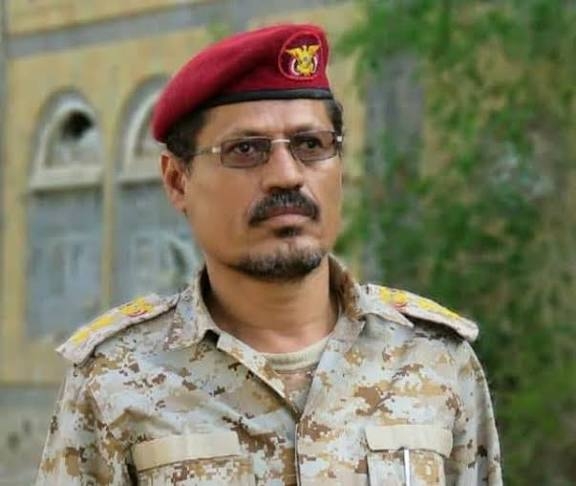 ناطق محور تعز يصف الجنود المطالبين برواتبهم بـ"الذباب الإلكتروني"