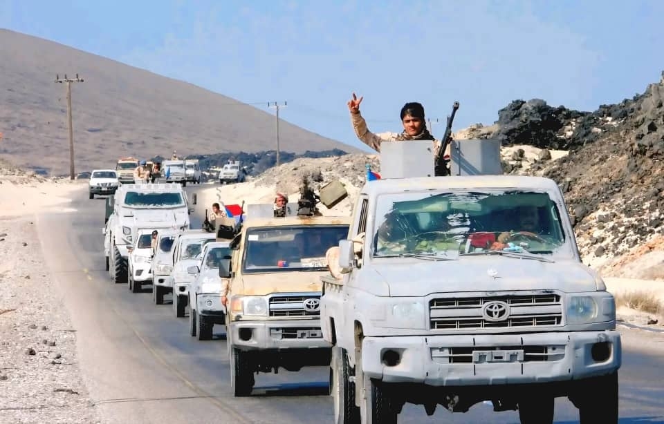 من المنافسة المُدارة إلى التنافس المفتوح: اليمن تعيد تشكيل العلاقة السعودية-الإماراتية