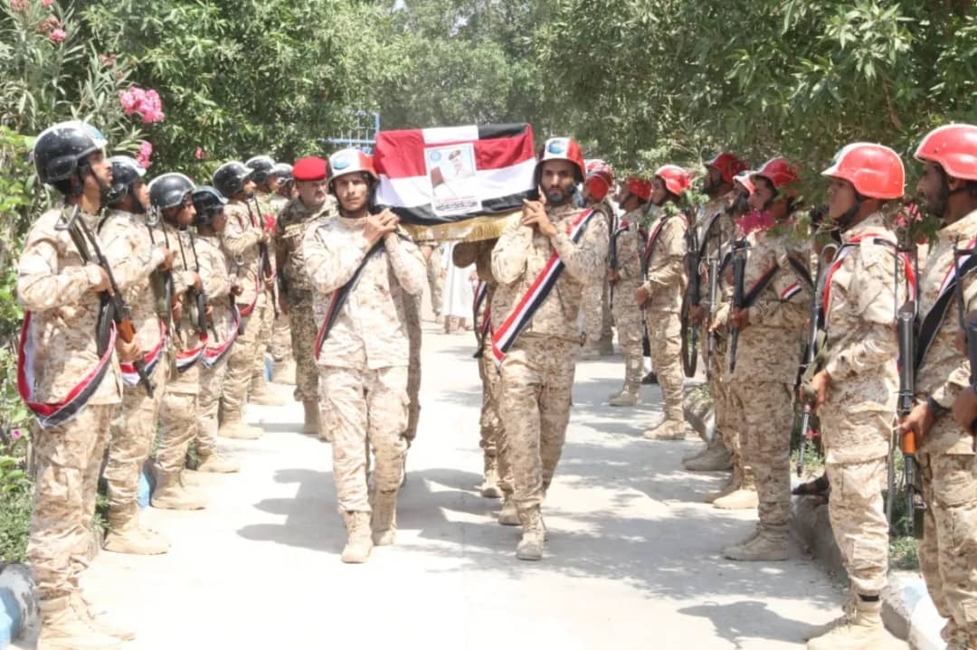 بتشييع شعبي ورسمي.. المقاومة الوطنية تودع الشهيد القفاز