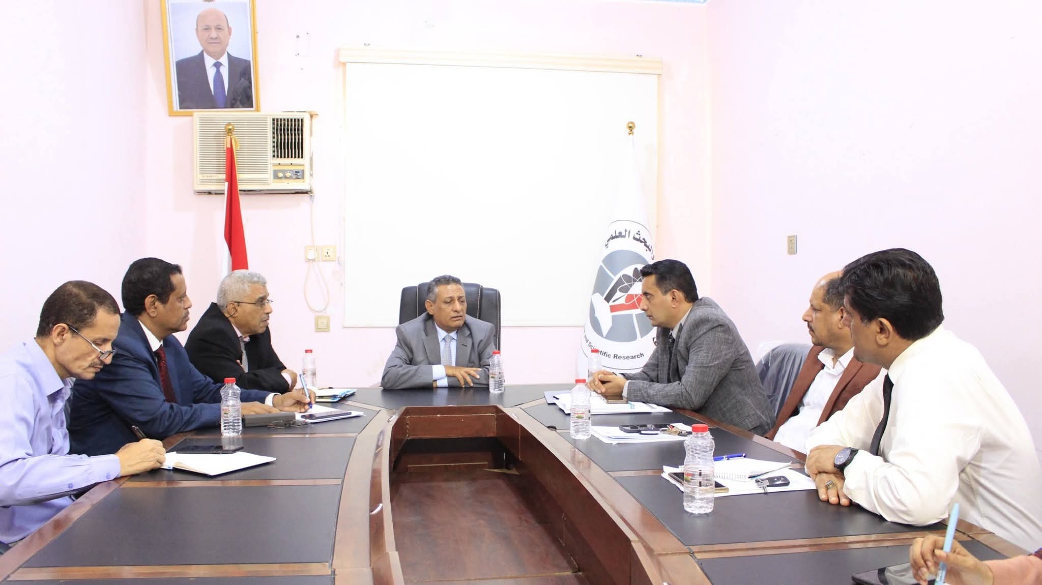 اجتماع في عدن يناقش وضع العملية التعليمية في جامعة أرخبيل سقطرى