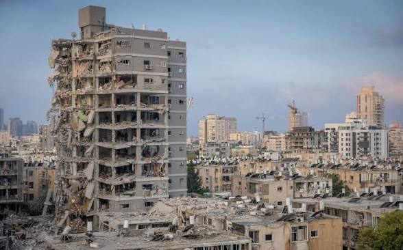 إيران تطالب دولًا خليجية بتعويضات ضخمة عن الخسائر، وتلوّح بالتصعيد في حال عدم دفعها