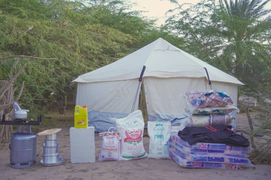 إنسانية المقاومة الوطنية تغيث أسرًا متضررة من الحرائق والسيول في ريف المخا