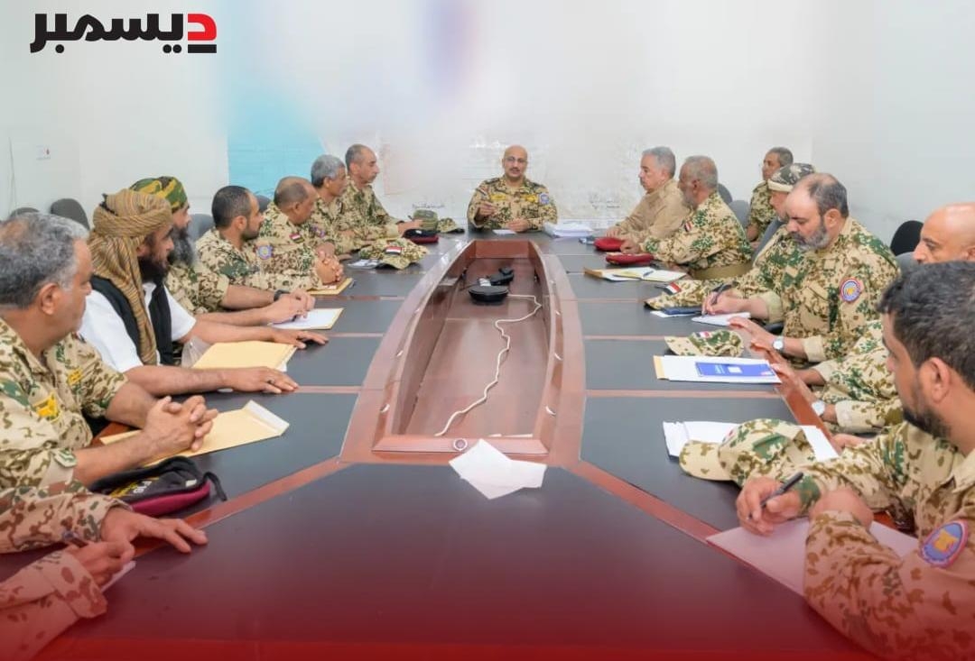 طارق صالح يترأس اجتماعًا لقيادات الفِرق بالمقاومة الوطنية ويؤكد على مسار الإصلاح الإداري والعسكري للقوات المسلحة