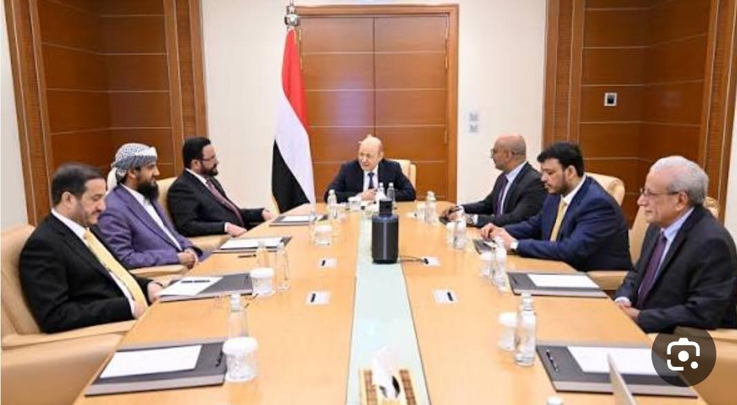 السلام مع الحوثي وتصنيف أمريكا لإخوان اليمن .. هل يدفع الرياض لهيكلة "الرئاسي"؟