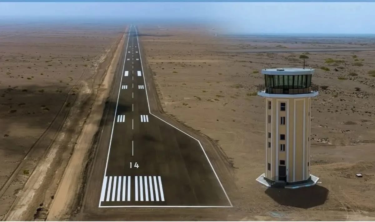 بتوجيهات من الفريق طارق صالح.. النقل تتسلم مطار باب المندب للبدء بإجراءات التشغيل