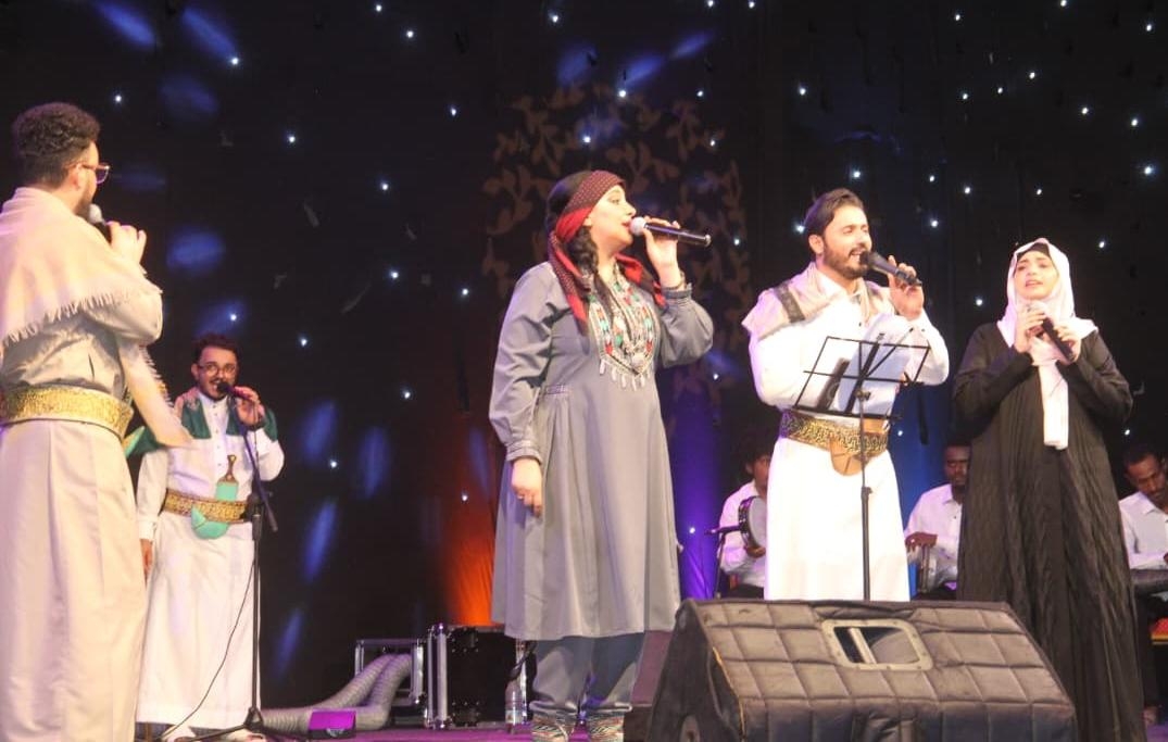 انطلاق مهرجان "عيدنا موكا 4" وسط حضور جماهيري كبير على كورنيش المخا