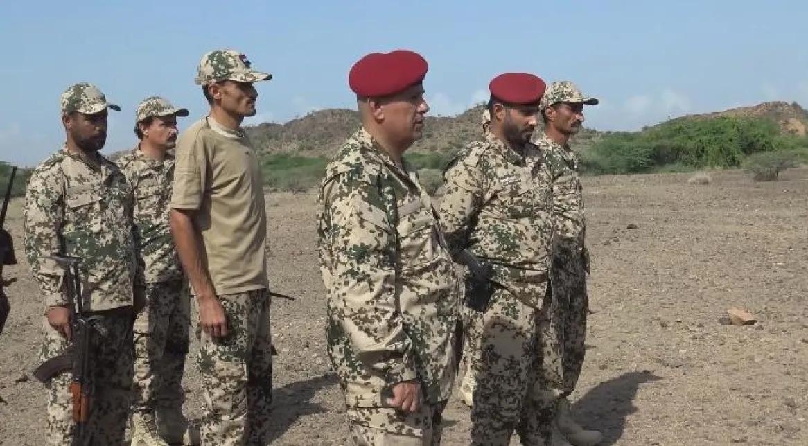 في زيارة معايدة.. قائد اللواء 51 مشاة: المقاومة الوطنية قادرة على خوض معركة شاملة