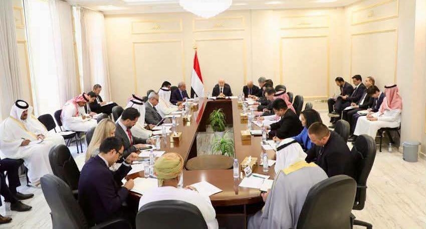 رئيس المجلس الرئاسي: رحلة طائرة الحرس الثوري إلى صنعاء خرقٌ سافر للسيادة اليمنية وتحدٍّ مباشر لهيبة النظام الدولي