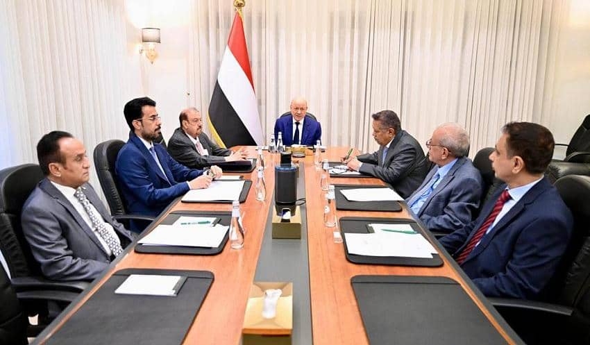 العليمي : نعمل على "حشد" الموقف الدولي دفاعاً عن المركز القانوني للدولة امام تصعيد الحوثي