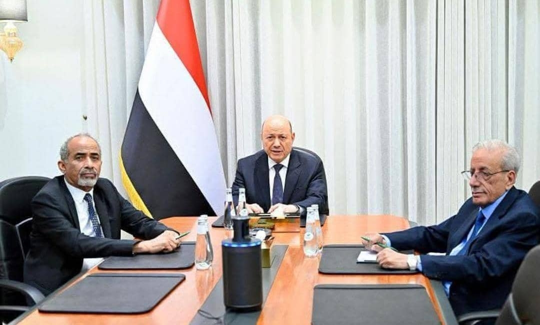 الرئاسي يُقدم مبادرة لنقل وفد الحوثي من طهران الى صنعاء