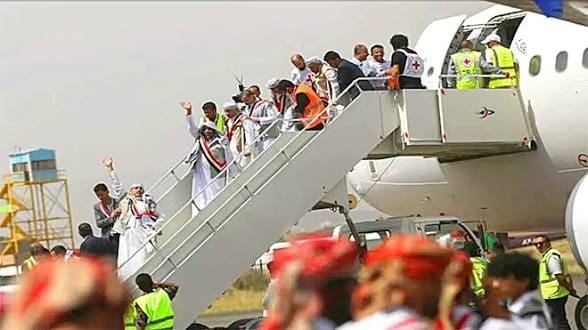 صفقة الأسرى تتهاوى.. آلاف العائلات اليمنية تصطدم بجدار التعطيل الحوثي