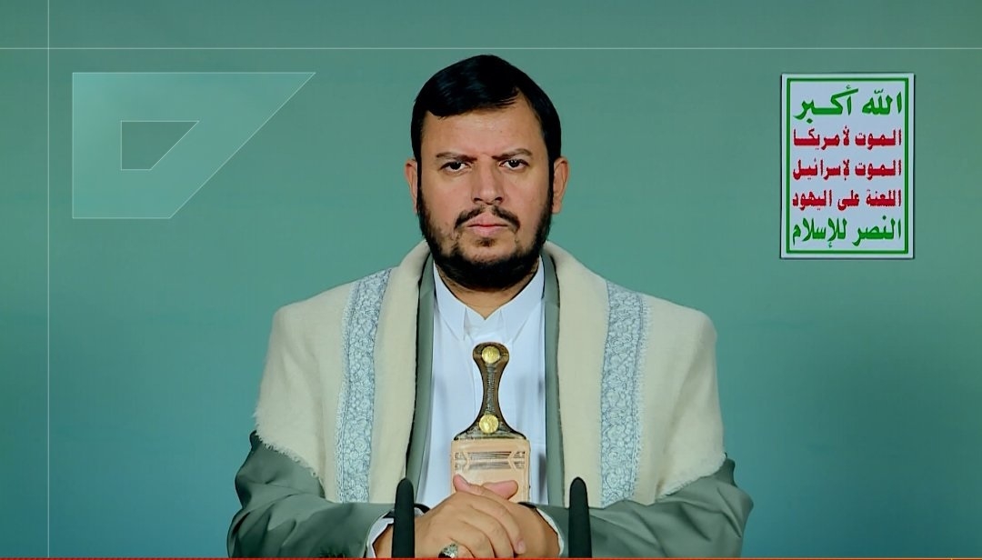 مطار صنعاء بمطار الرياض .. تهديدات وهجوم غير مسبوق من زعيم مليشيا الحوثي ضد السعودية
