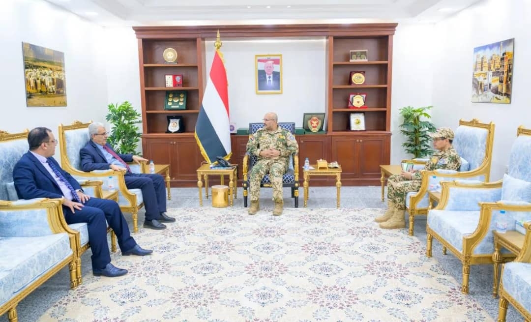 طارق صالح يبحث مع قيادة بنك الإنشاء والتعمير استئناف عمل البنك في المخا