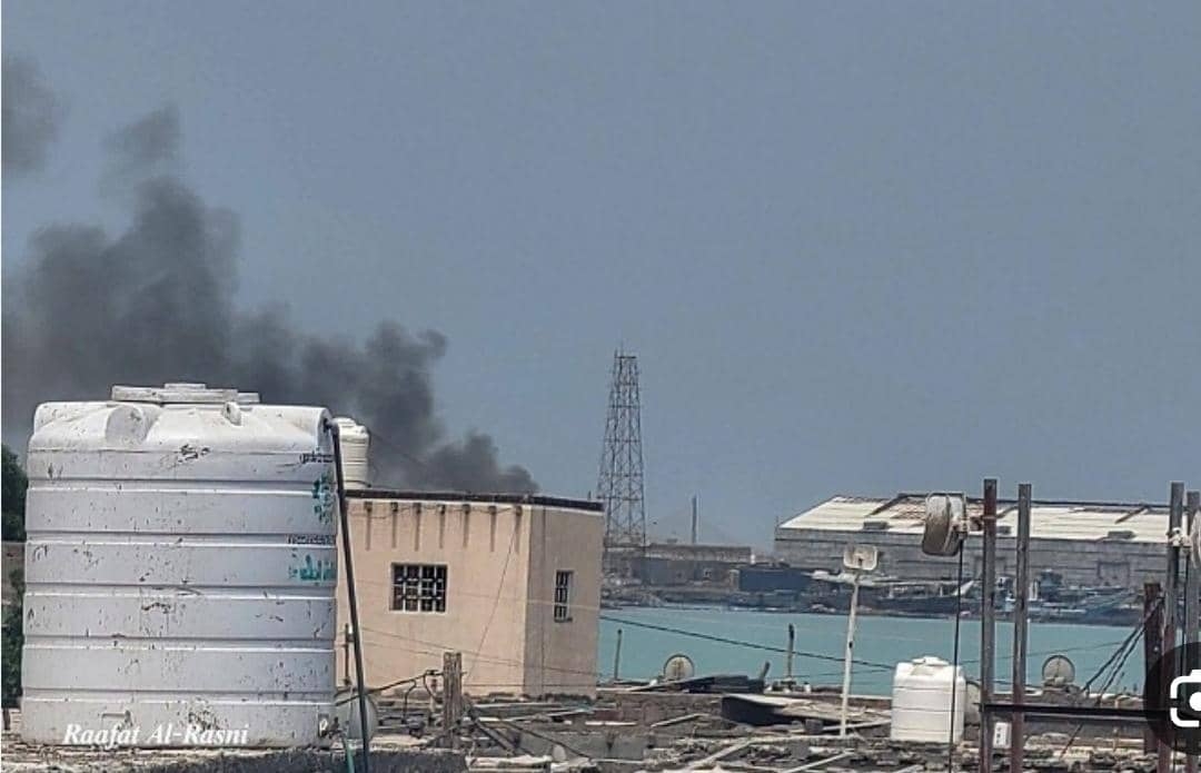مصدر عسكري: هجوم المليشيات على المخا نُفذ بأكثر من 25 صاروخًا باليستيًا