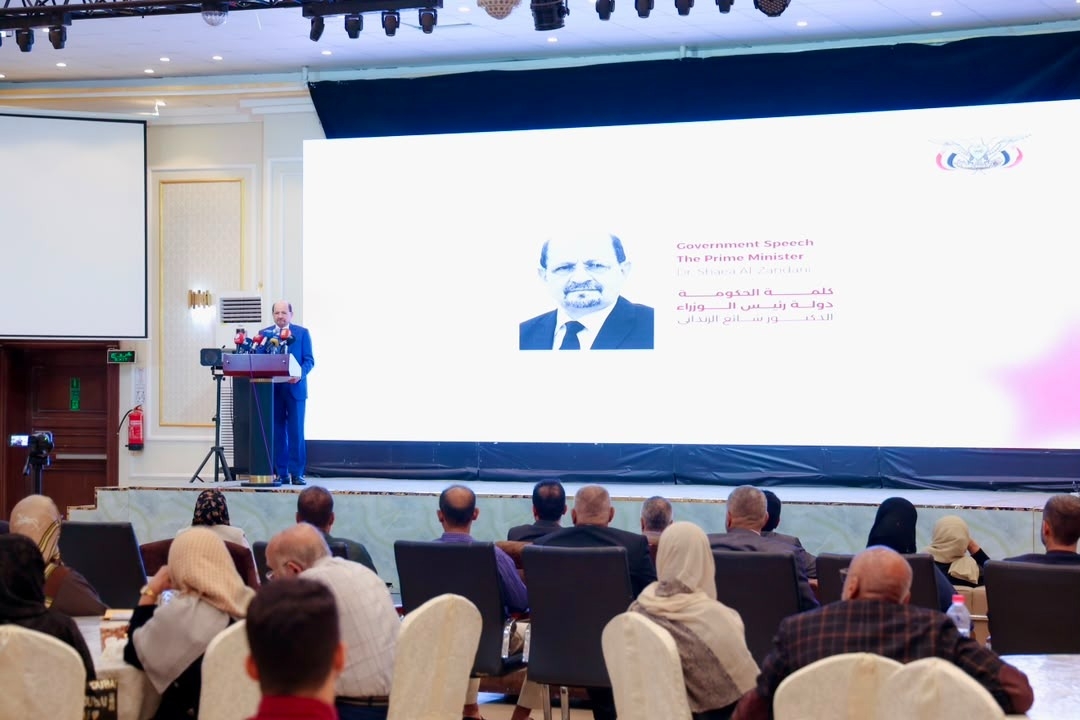 عبث الشرعية .. احتفال حكومي بإعادة اصدارة جريدة وسط محيط من الأزمات