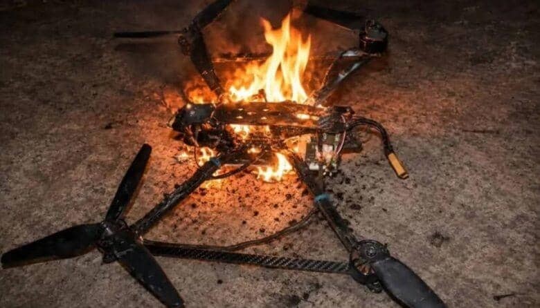 إسقاط مسيّرة حوثية مزودة بالألياف الضوئية في جبهة مقبنة غربي تعز