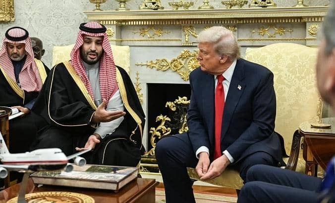 قبل ساعات فقط .. صحيفة أمريكية تكشف تراجع ترمب عن توجيه ضربات للحوثيين