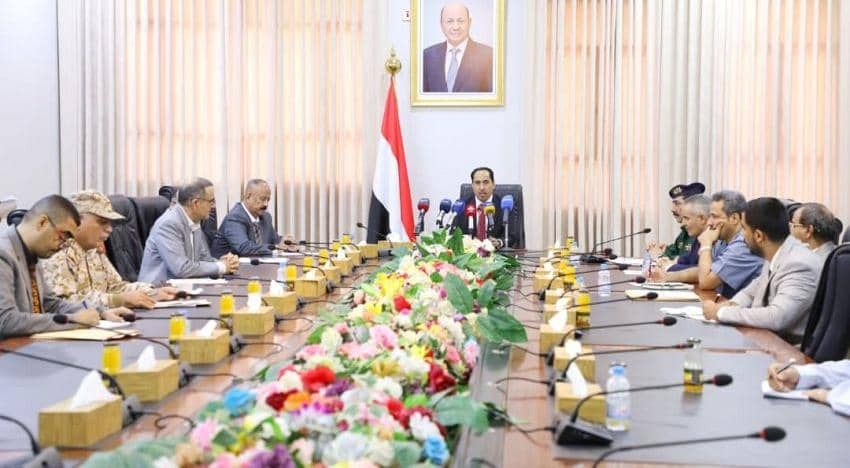 العليمي يُشكل لجنة حكومية لدعم وإسناد الجبهات من المواطنين والتجار